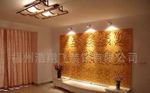 通花板与木雕电视背景墙 建筑装饰材料中的自然美学之道